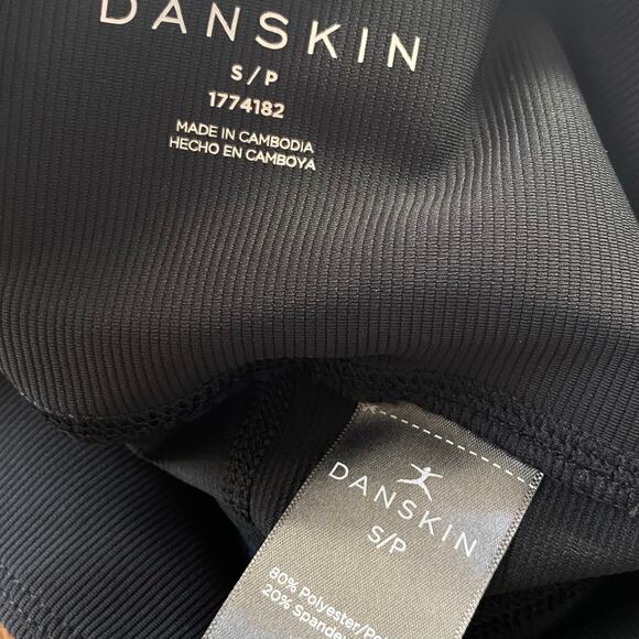 DANSKIN NWOT Black 6.5" Activewear Biker Shorts Size Small Running Gym Ribbed - Picture 3 of 3